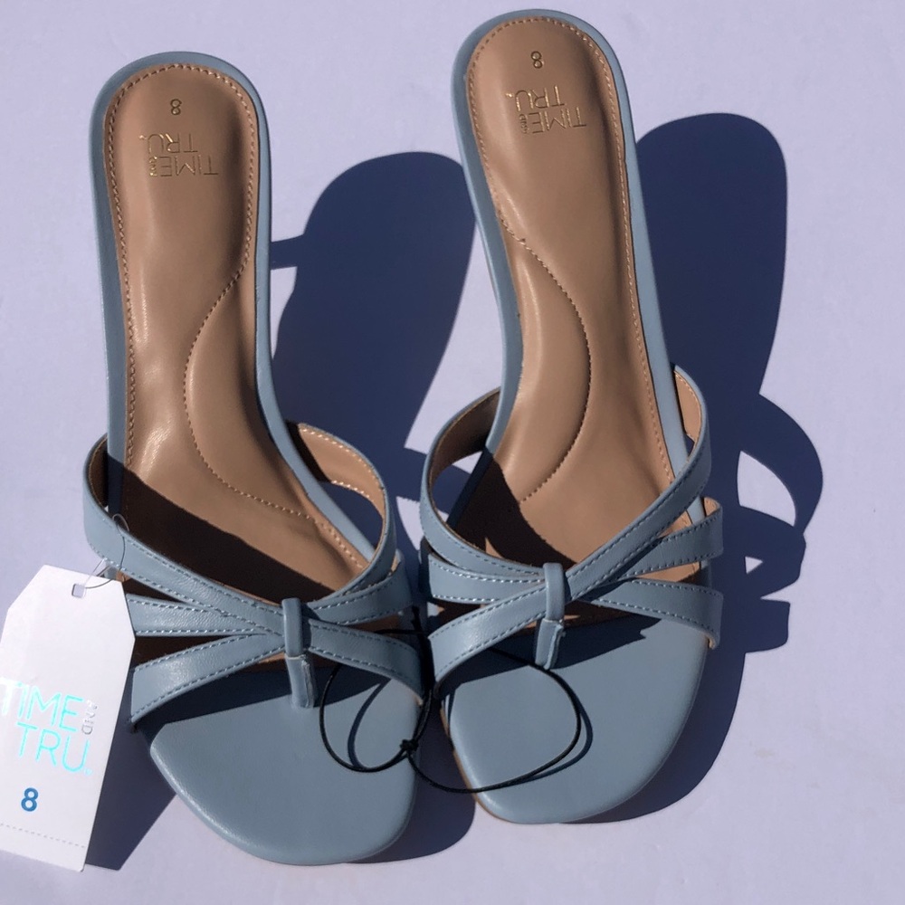 NWT Women’s Light BlueMemory Foam with a Kitten Heel Size 8